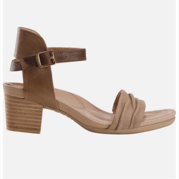 Earth Ivy Symphony Sand Nubuck Sandal Block Heels size 7 - Picture 9 of 16